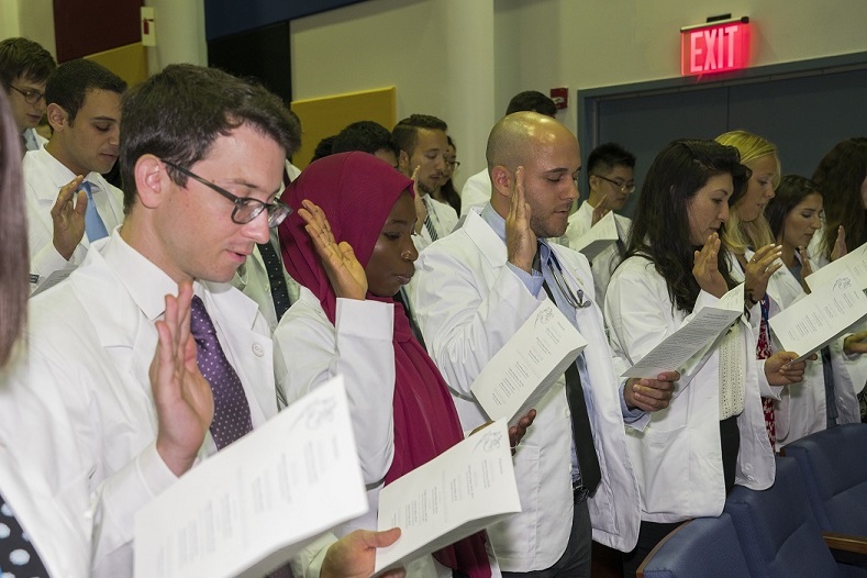 students taking oath at white coat ceremony