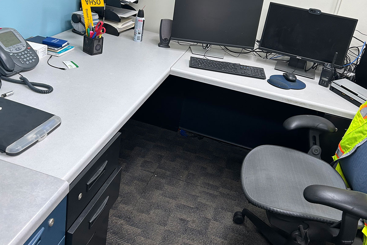 Metal Desk Black 2
