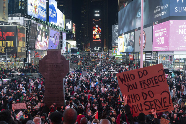 Photo of people protesting