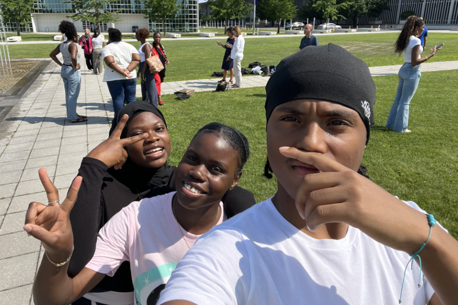 students in a selfie
